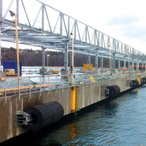 กรณี บริษัท ล่าสุดเกี่ยวกับ บังโคลน Fender แบบไหนดีที่สุดสำหรับการจอดเรือแบบกระแทกสูง?