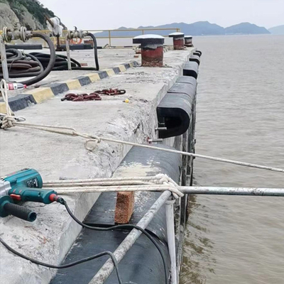 ยางธรรมชาติประเภท D กันชน 300H สำหรับเรือเดินทะเลขนาดใหญ่สำหรับงานหนัก