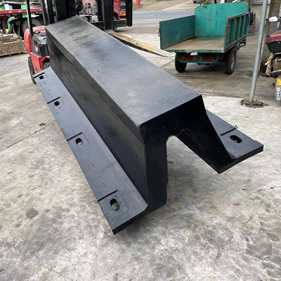 อายุการใช้งานยาวนาน V Type Fender Boat Dock Fenders สำหรับการจอดเรือทางทะเล