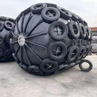 Black Yokohama Type Fender 80kPa 3.3*6.5M สำหรับการจอดเรือ STS Operations