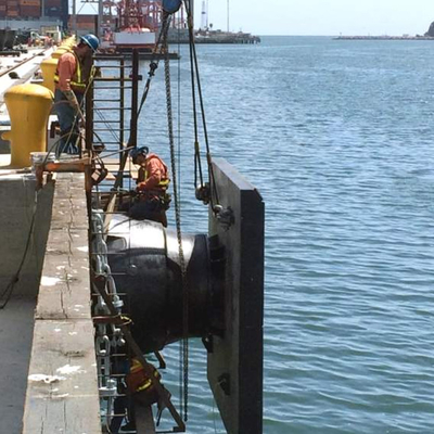 Nitrile Rubber Port Berthing Fenders ใบรับรอง ABS สำหรับการป้องกัน