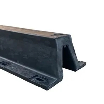 ยางธรรมชาติ V Type Fender ความสูง 200 มม. - 1,000 มม. ทนต่อการสึกหรอ