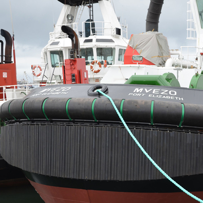Heavy Duty Tug Boat Fenders ความยืดหยุ่นด้านความปลอดภัยสำหรับ Berthing