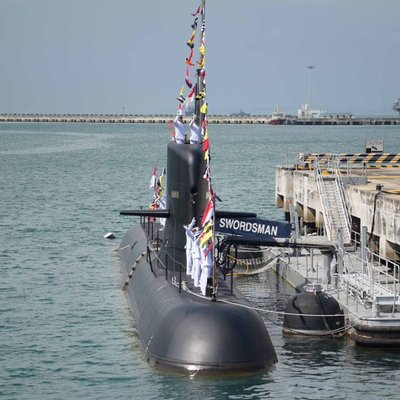 50kPa Submarine Fenders ISO17357-1: 2014 ใบรับรอง BV สีดำสำหรับ Berthing