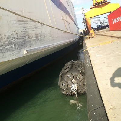 ทรงกระบอก Iso17357 Dock ยางกันกระแทกสีดำ 80kpa Marine Dock Bumpers