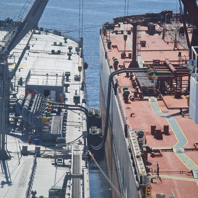 ทรงกระบอก Iso17357 Dock ยางกันกระแทกสีดำ 80kpa Marine Dock Bumpers