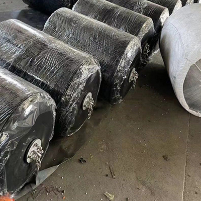2x4m Floating Foam Fender With Chain Net 70kg/M3 ความหนาของโพลียูเรีย 19 มม