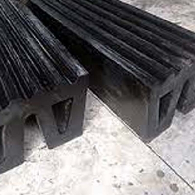 การบํารุงรักษาที่ต่ําตึงเรือ Fenders Dock Fenders Custom Fenders ทนทานต่อการกัดกร่อน