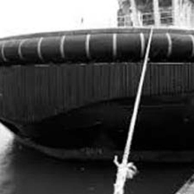 รับรอง Bv Tug Boat Fenders การดําเนินงานของเรือไปยังเรือ Fenders ความทนทานต่อการกระแทกที่ดีเยี่ยม