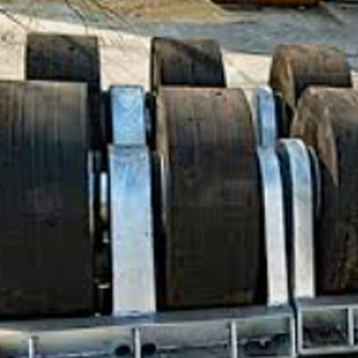 ผู้ผลิต 10t-40t ความจุ มุม Dock Gates ยาง Roller Fender