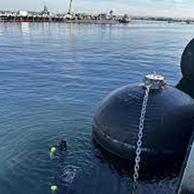 4.5*12.0M การดําเนินการในเรือดําน้ํา Fenders ใต้น้ําอุปกรณ์ดึงกระแทก