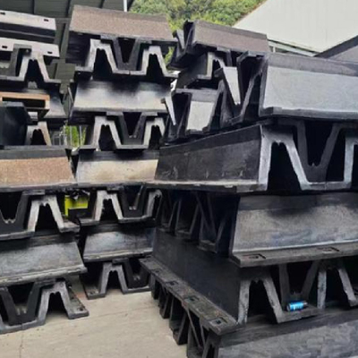 BV Certified Type V Fender Boats สินค้าเรือ ยาง Fender รูปทรง V